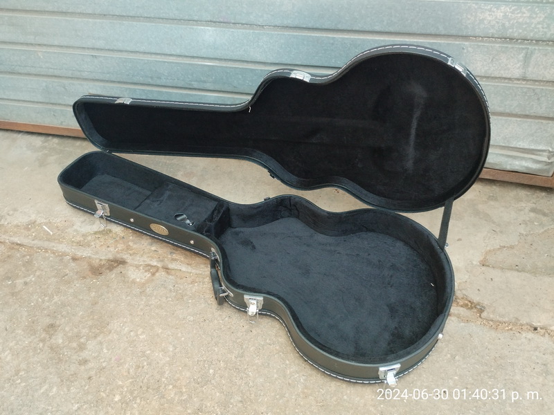 funda guitarra terciopelo negro 111x45x13 1u